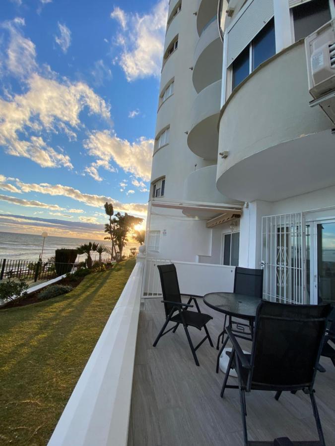 Apartment On Beach Mijas Sitio de Calahonda Exterior photo