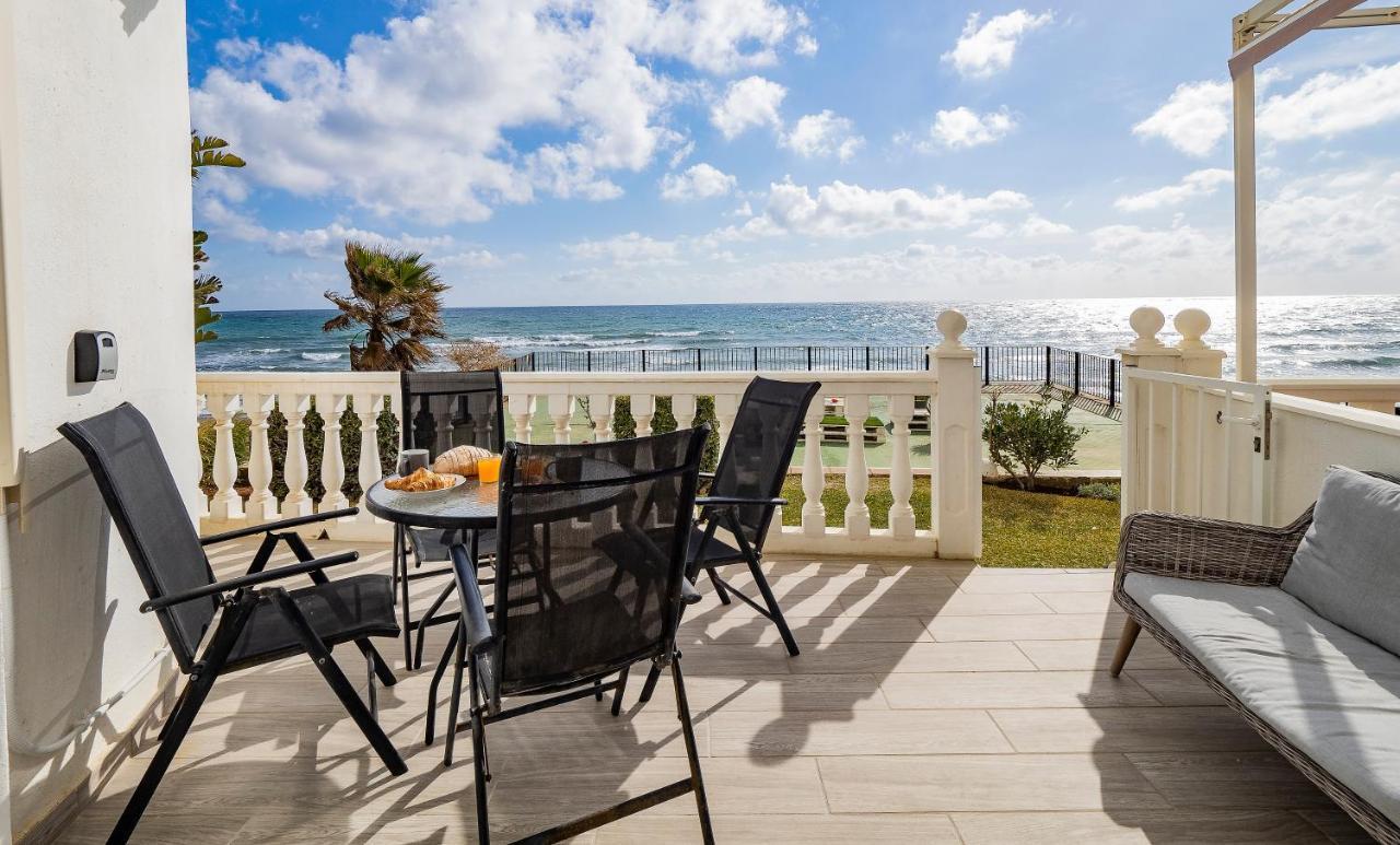 Apartment On Beach Mijas Sitio de Calahonda Exterior photo
